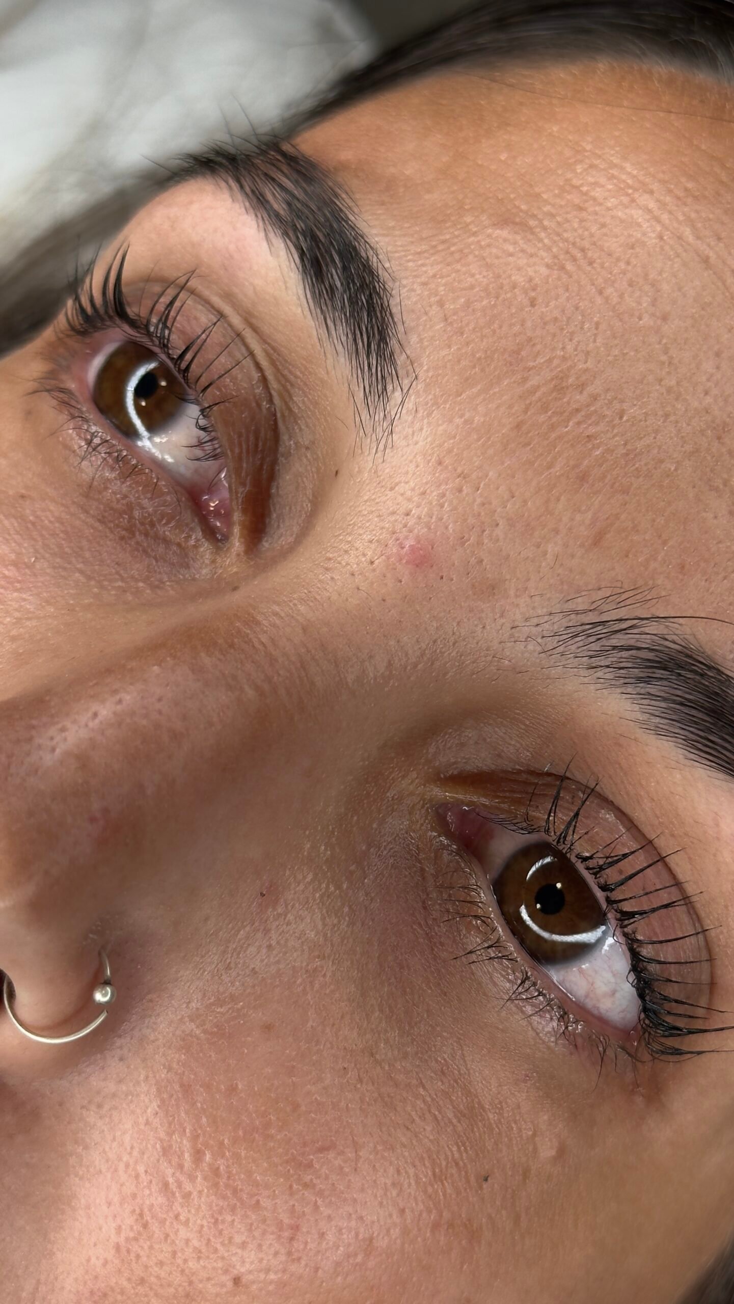 Tratamiento de cejas y lifting de pestañas en Valladolid con acabado natural