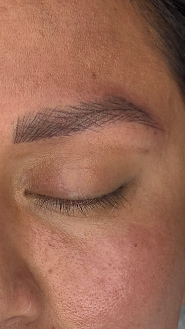 Micropigmentación de cejas pelo a pelo en Valladolid