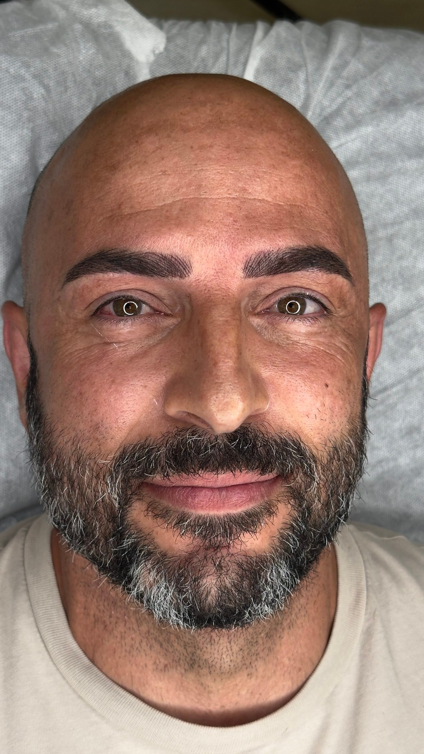 Micropigmentación de cejas para hombre en Valladolid con acabado natural