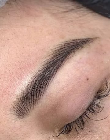Micropigmentación pelo a pelo para cejas naturales Cejas con micropigmentación técnica pelo a pelo en Valladolid